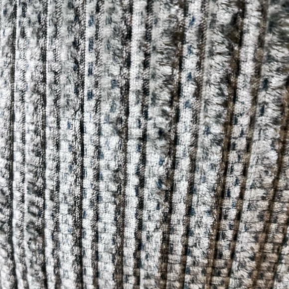 1-NWT CALLISTO HOME FUR/VELVET
DECORATIVE PILLOW (Read description for details) - Picture 9 of 17